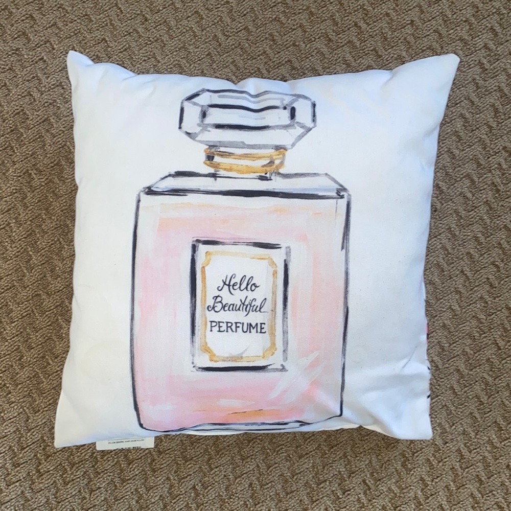 Dormify perfume decorative pillow
